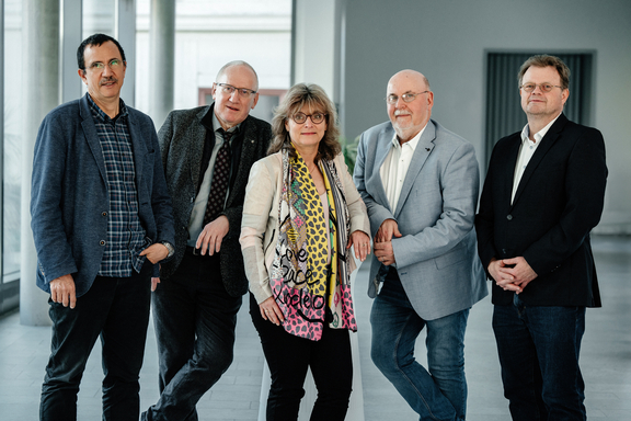 Ein Gruppenbild der Mitglieder des Finanzausschusses: V.l.n.r.: Simon Guerra Rengel, Dr. Klemens Färber, Angela Gröber, Hans-Jürgen Papenfuß, Kay-Uwe Kleine.